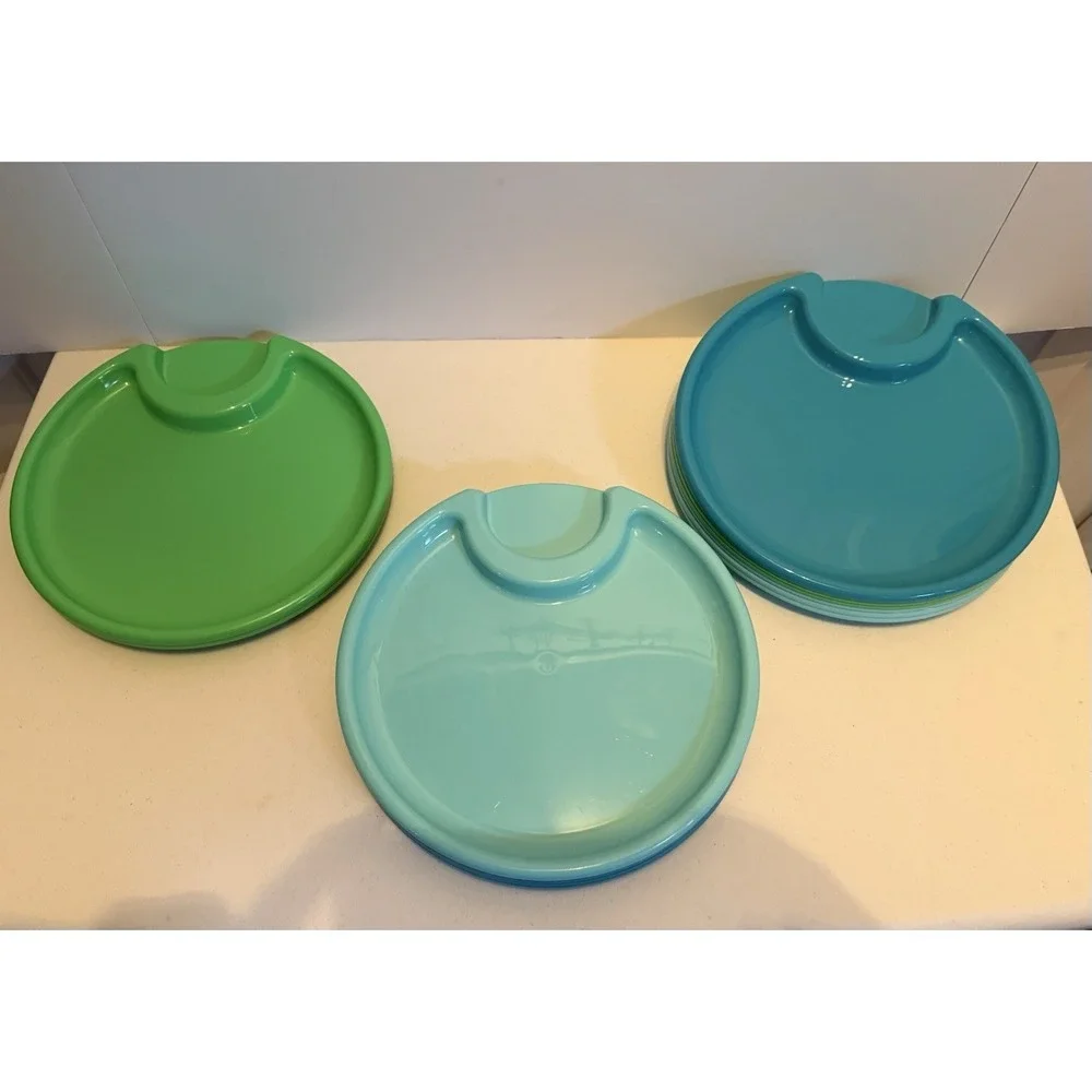 Set Pampered Chef Outdoor Party Plates, Plate Caddy Expandable Utensils Retired
